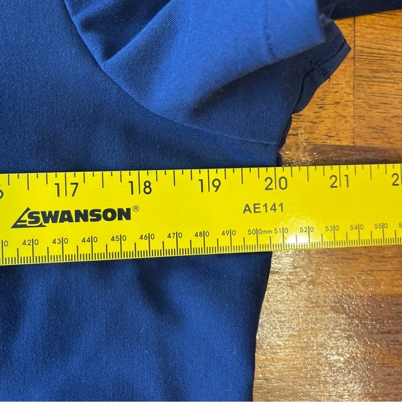 Navy Figs v-neck scrub top size small color po# 1366 - Picture 4 of 8